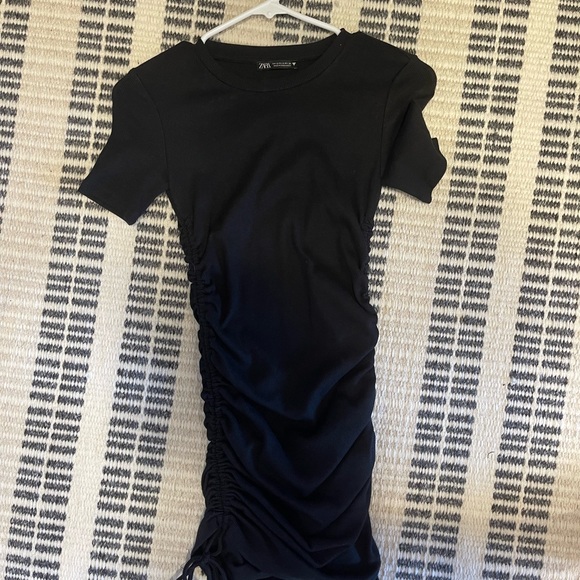 Zara tee shirt dress with side runched drawstring ties - Picture 3 of 5